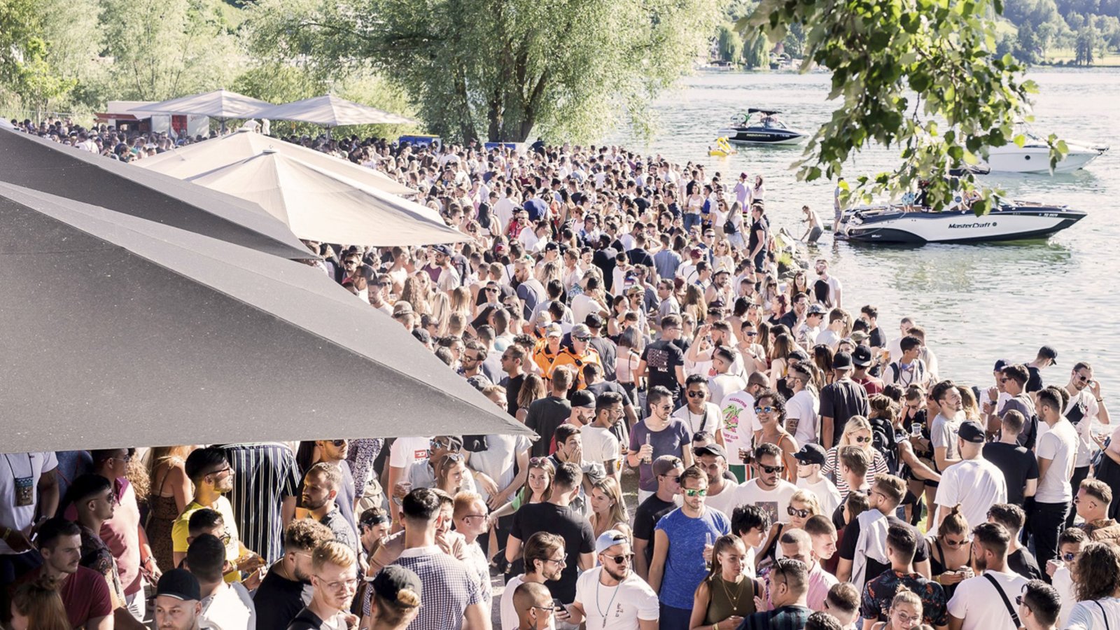 2B Events Party, Tanz am See, Crowd